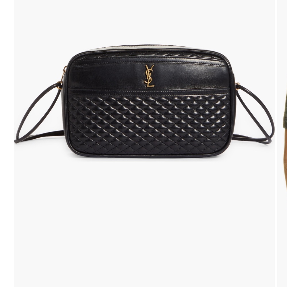 100% authentic Saint Laurent
Matelassé Leather
Camera Bag
Black